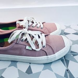 Cariuma - OCA Low in Rose Canvas - 7.5 (celebrity loved sneaker)